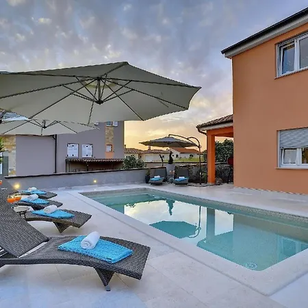 Mit Privatpool Fuer 6 Personen Ca 150 M In Jadreski, Istrien Pula Und Umgebung