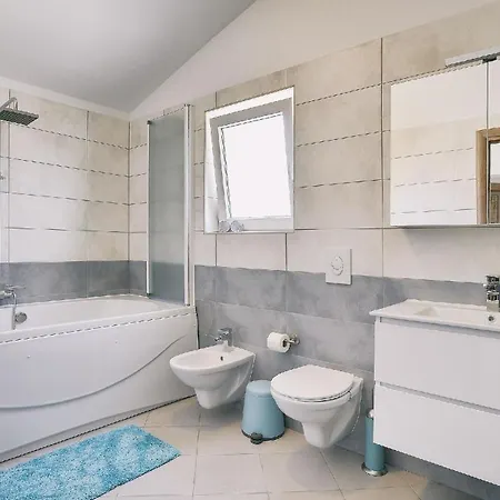 Holiday home Mit Privatpool Fuer 6 Personen Ca 150 M In Jadreski, Istrien Pula Und Umgebung *