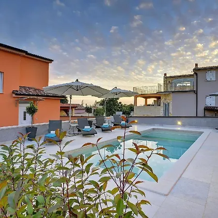 Mit Privatpool Fuer 6 Personen Ca 150 M In Jadreski, Istrien Pula Und Umgebung Holiday home